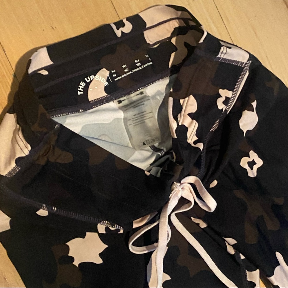 Camo The Upside leggings